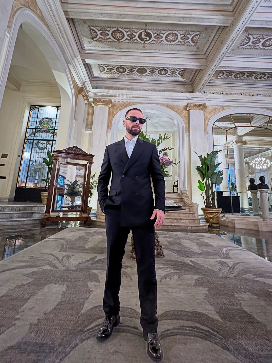 Besnik Qaka rrëfen për performancën në dasmën e Dua Lipës: “Ishte një moment i veçantë”