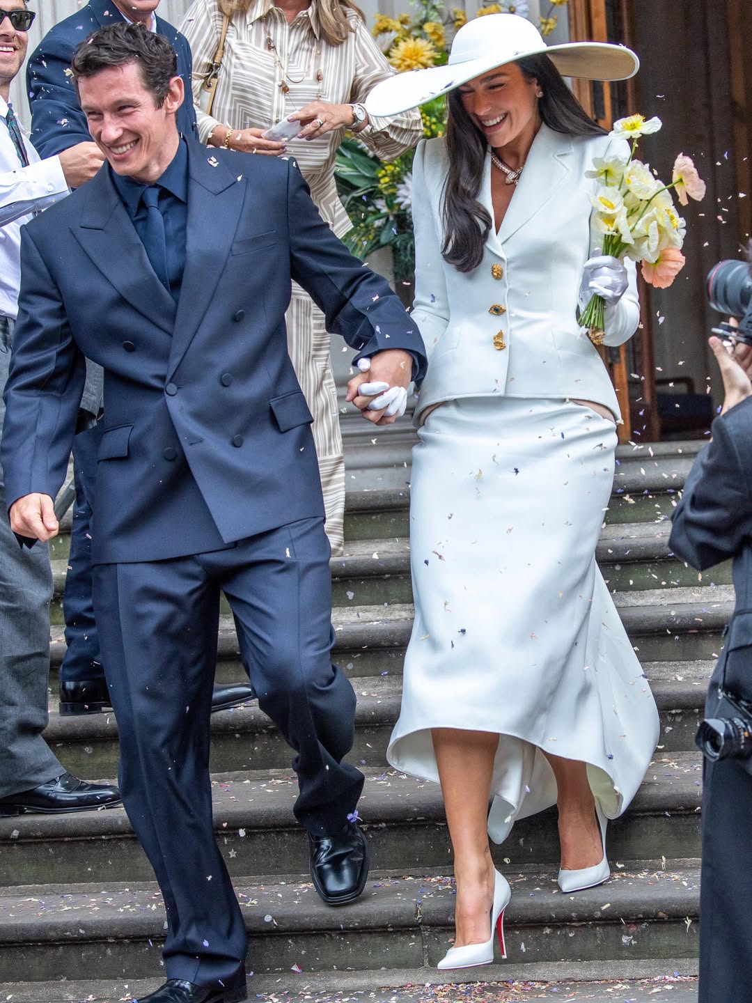 Dua Lipa frymëzohet nga Bianca Jagger për look-un e saj të nusërisë