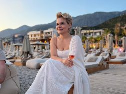 …Kenaqesi te isha pjese e nje feste buze detit te mrekullueshem te Dhermiut organizuar ne menyre