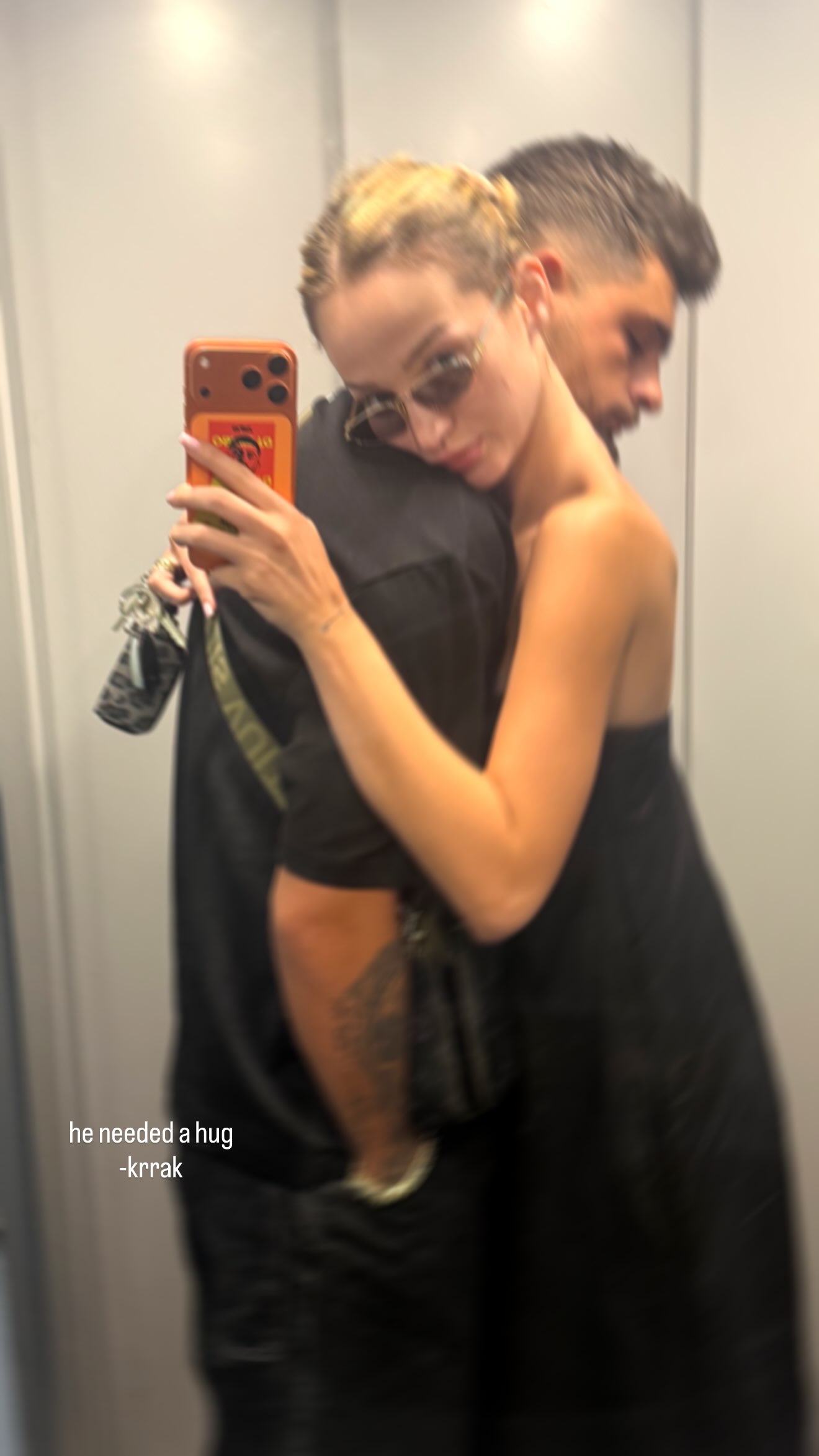 Selin Bollati ndan një moment të ëmbël me DJ Gimbon: “Ai kishte nevojë për një përqafim”