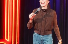 Sorry @netflixisajoke I went full mom jeans at every festival event 🤦🏻_♀️