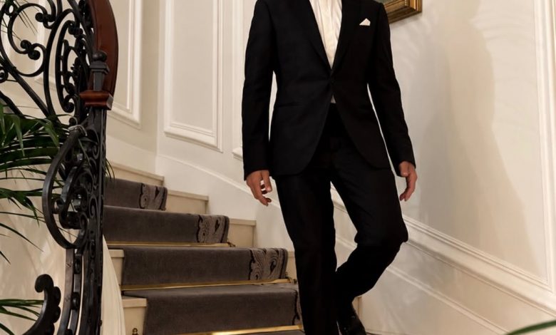 When walking down any staircase it is essential to look off into the distance and ponder about l (1)